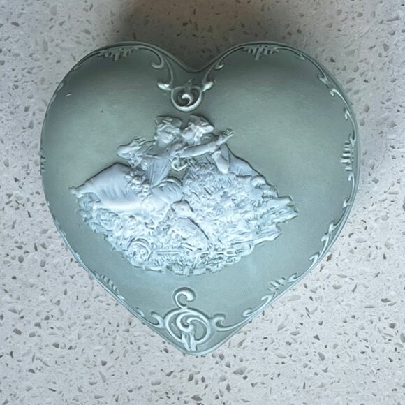 Antique Shafer & Vater Jasperware Heart Trinket Ring Box Courting Couple Grn W - Picture 7 of 13